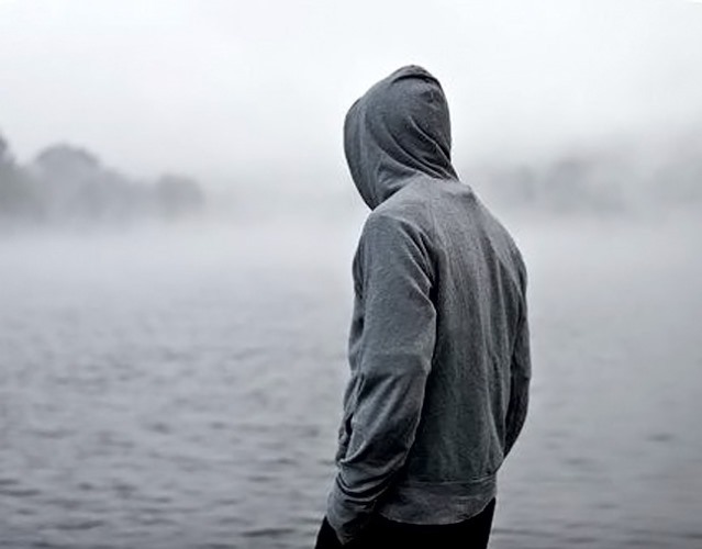 Былғары шалбардағы эмомен секс